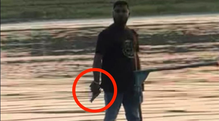 চাঁদা পাননি, গুলি ছুড়ে নৌকা লুট!