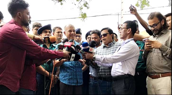 ঝটিকা মিছিল নিয়ন্ত্রণ করতে না পারলে পুলিশের বিরুদ্ধে ব্যবস্থা: স্বরাষ্ট্র উপদেষ্টা