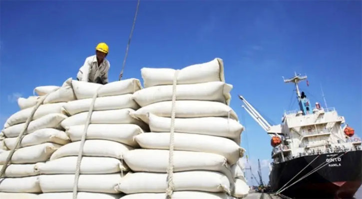 ভিয়েতনাম থেকে এলো আরও ২০ হাজার মেট্রিক টন চাল