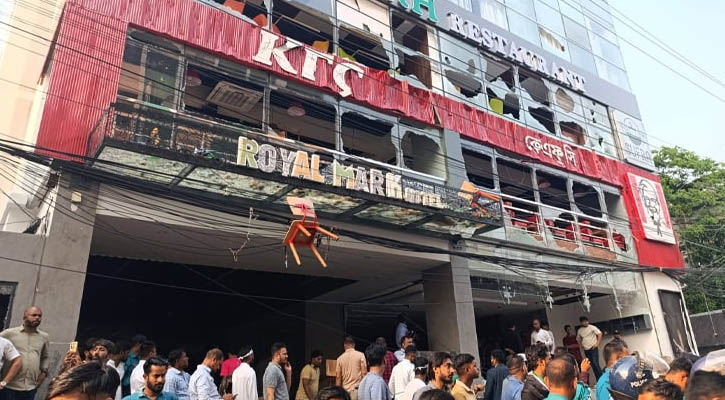 ‌সিলেটে প্রতিবাদ মি‌ছিল থেকে ব‌্যবসা প্রতিষ্ঠান ভাংচুর