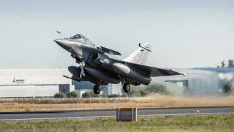 ভারতের রাফাল যুদ্ধবিমান ভূপাতিত করল পাকিস্তান