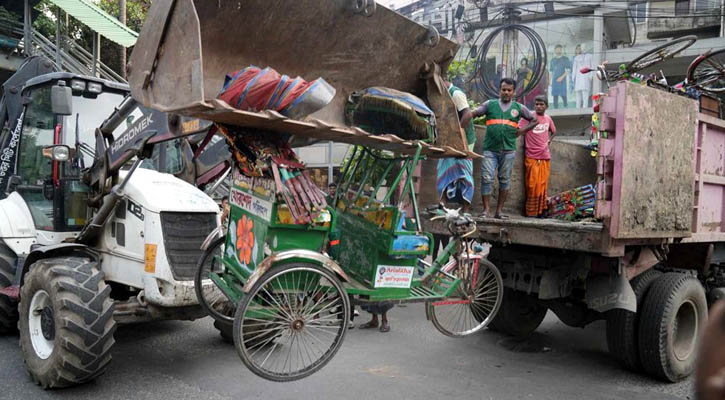 ঢাকার মূল সড়কে কোনো রিকশা চলাচল করতে পারবে না: ডিএনসিসি প্রশাসক