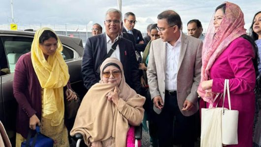 লন্ডন থেকে উড়াল দিলেন খালেদা জিয়া