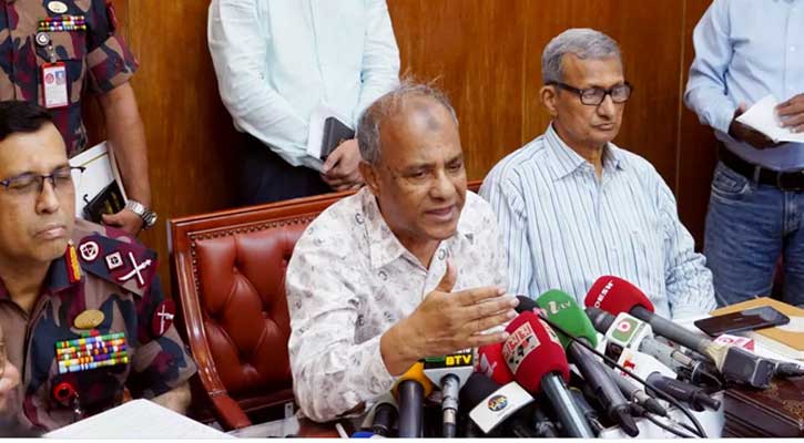 পুলিশের হাতে কোনো মারণাস্ত্র থাকবে না: স্বরাষ্ট্র উপদেষ্টা