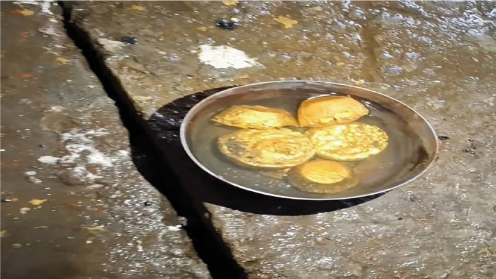 দুবাই থেকে আসা যাত্রীদের জামাকাপড় পুড়িয়ে চার কেজি সোনা উদ্ধার !