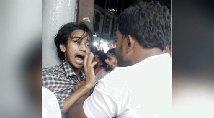 নারী শিক্ষার্থীকে হয়রানির প্রতিবাদ করায় ঢাবির দুই শিক্ষার্থীকে মারধর