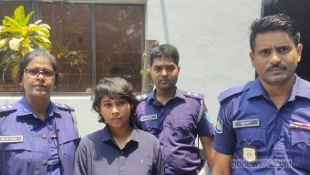 বাবাকে হত্যা করে আত্মসমর্পণ করলেন কন্যা!