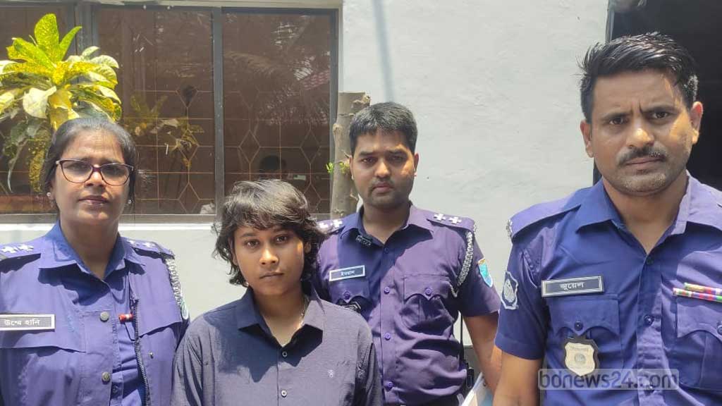 বাবাকে হত্যা করে আত্মসমর্পণ করলেন কন্যা!