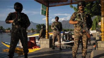 পাকিস্তানি সেনাদের গোলাবর্ষণে ভারতীয় সেনা নিহত