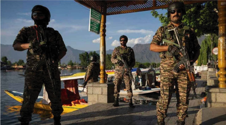 পাকিস্তানি সেনাদের গোলাবর্ষণে ভারতীয় সেনা নিহত