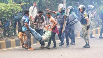 শিক্ষার্থীদের ‘মার্চ টু যমুনা’ কর্মসূচিতে পুলিশের লাঠিপেটা-টিয়ারগ্যাস নিক্ষেপ