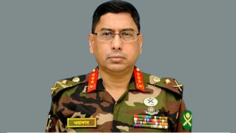 কাতারের উদ্দেশ্যে সেনা প্রধানের দেশ ত্যাগ