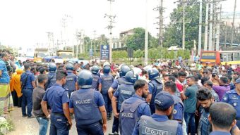 বকেয়া বেতনের দাবিতে ঢাকা-ময়মনসিংহ মহাসড়ক অবরোধ