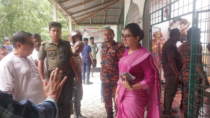 আগুনে পুড়ে গেলো ম‌ন্দির ও মূ‌র্তি