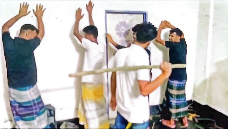 ছাত্রাবাসে গড়ে তোলা টর্চারসেল থেকে পাঁচ ব্যবসায়ীকে উদ্ধার