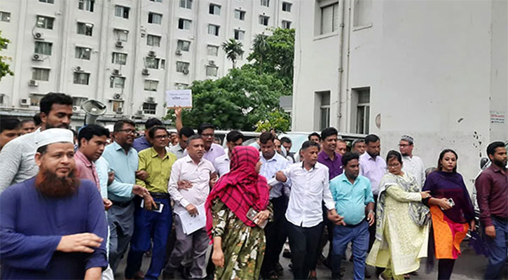 `যখন মাঠে নেমেছি, তখন দাবি আদায় করেই ঘরে ফিরব’