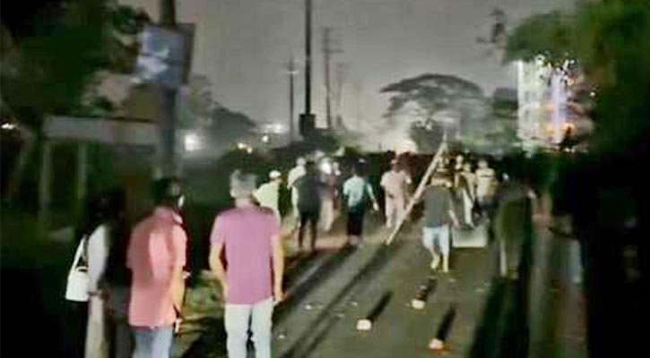 রেস্টুরেন্টে টিস্যু চাওয়া নিয়ে দুই গ্রামের সংঘর্ষ