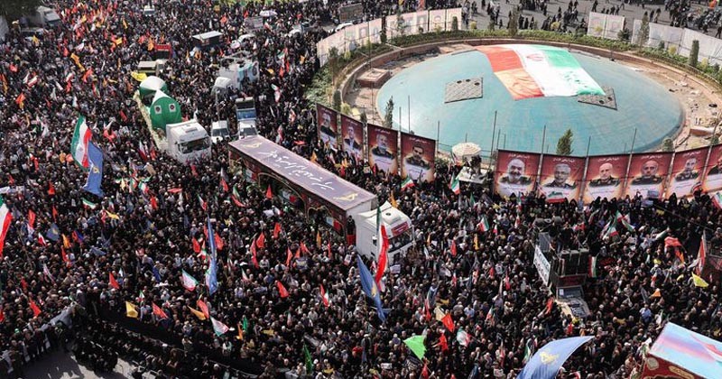 ইরানি কমান্ডার ও বিজ্ঞানীদের জানাজায় লাখো মানুষের ঢল