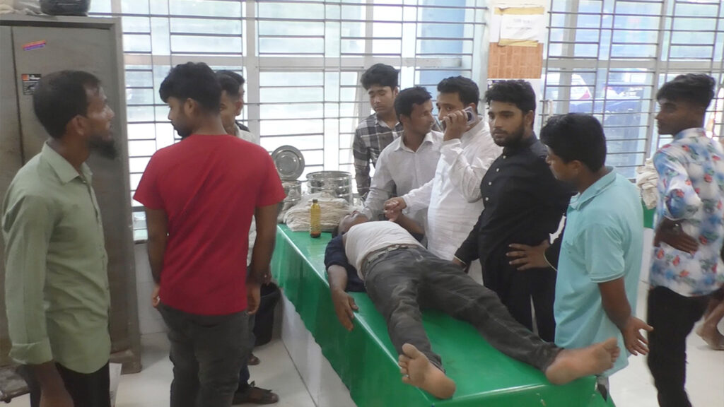 মানববন্ধনে অংশ নিতে গিয়ে অ্যাসিস্ট্যান্ট অ্যাটর্নি জেনারেলের ওপর হামলা