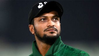 সাকিবসহ ১৫ জনের দেশত্যাগে নিষেধাজ্ঞা