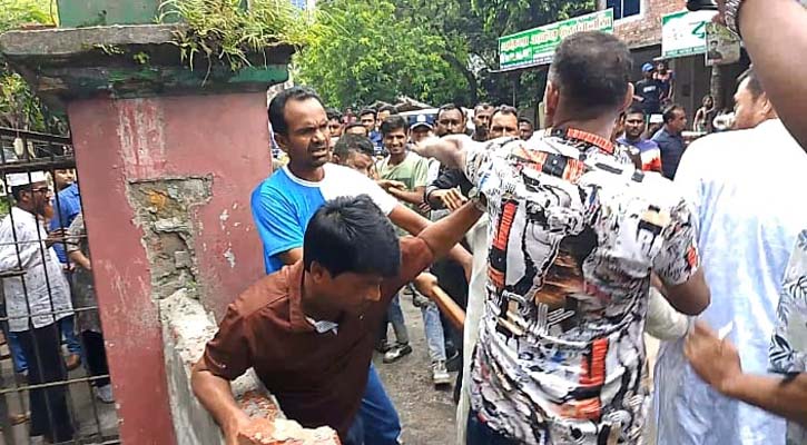 সাতক্ষীরা প্রেসক্লাবে বিরোধের জেরে হামলায় আহত ৩০