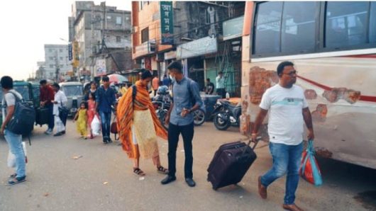 রাজধানীতে ফিরতে শুরু করেছে মানুষ
