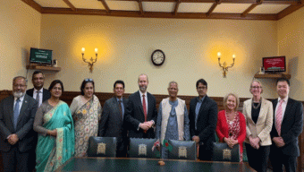 ড. ইউনূসের সাথে সাক্ষাত করলেন যুক্তরাজ্যের ব্যবসা ও বাণিজ্য সচিব