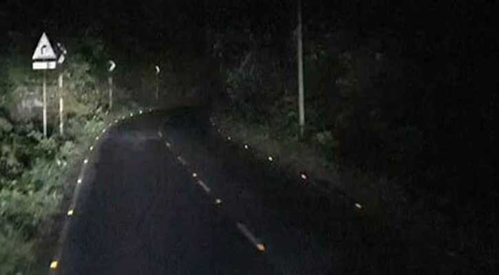 কমলগঞ্জ-শ্রীমঙ্গল সড়কে গাছ ফেলে দুর্ধর্ষ ডাকাতি