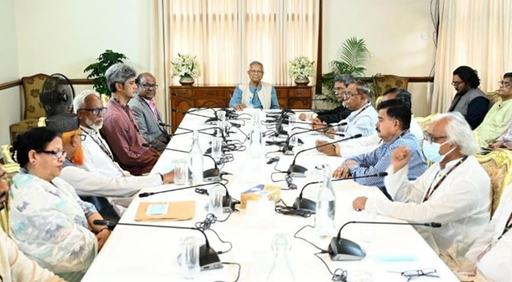 ১৩ টি রাজনৈতিক দলের সঙ্গে প্রধান উপদেষ্টার বৈঠক