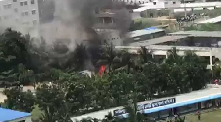 রাজধানীতে স্কুলের উপর বিধ্বস্ত প্রশিক্ষণ বিমান