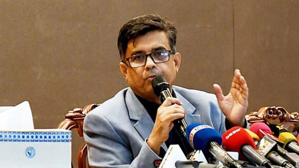 সেনাবাহিনী ও পুলিশের সমন্বয় বাড়ানোর তাগিদ দিলেন প্রধান উপদেষ্টা