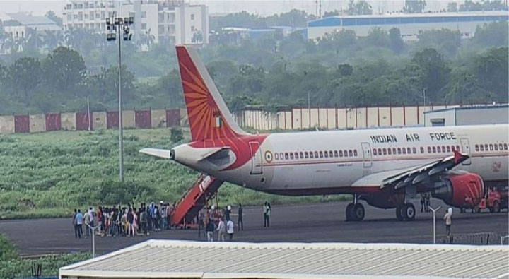 কঠোর নিরাপত্তায় ২৫০ বাংলাদেশিকে পাঠালো ভারত