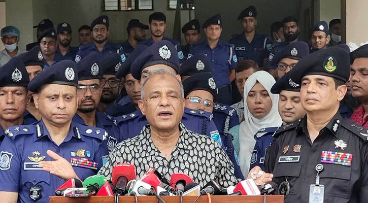 অবৈধ অস্ত্র উদ্ধারে আইনশৃঙ্খলা বাহিনী তৎপর রয়েছে : স্বরাষ্ট্র উপদেষ্টা