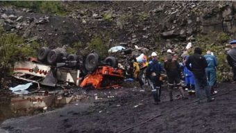 শ্রমিকদের বহনকারী বাস খাদে পড়ে নিহত ১৩