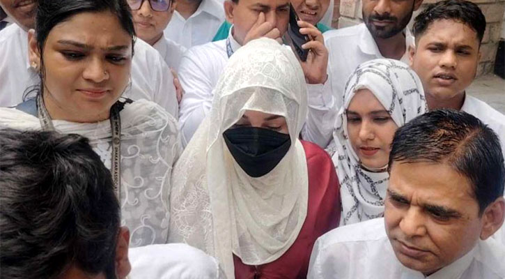 হত্যাচেষ্টা মামলায় মুচলেকায় জামিন পেলেন অপু বিশ্বাস