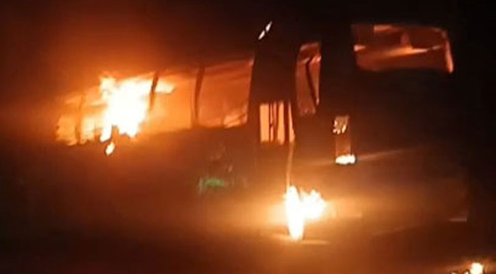 পুলিশের জব্দ করা বাসে আগুন