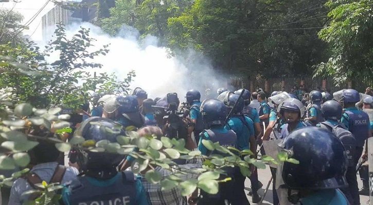 যমুনায় যাওয়ার পথে প্রকৌশল শিক্ষার্থীদের সঙ্গে পুলিশের ধাওয়া পাল্টা