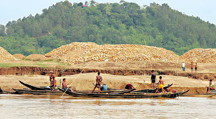 সিলেটে পাথর লুটের ঘটনায় দেড়শ জনের বিরুদ্ধে মামলা