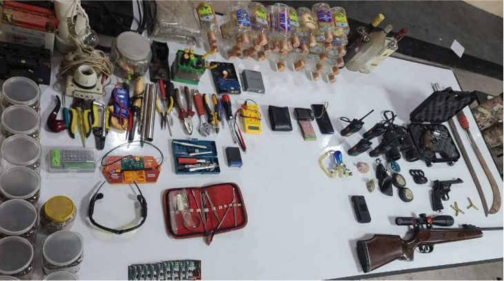 কোচিং সেন্টার থেকে বিপুল পরিমাণ অস্ত্র উদ্ধার