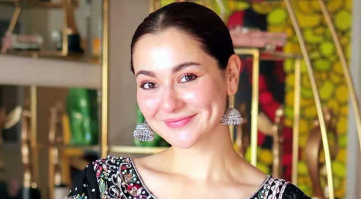 প্রথমবার এসেই ভক্তদের হৃদয়ে ঝড় তুললেন হানিয়া আমির