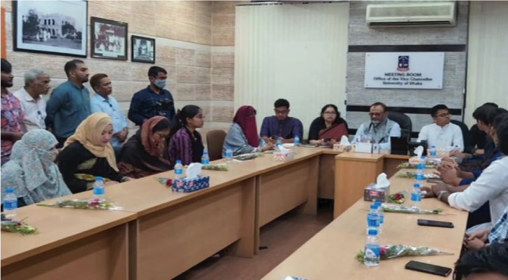 নির্বাচিত প্রতিনিধিদের নিয়ে ডাকসুর প্রথম সভা