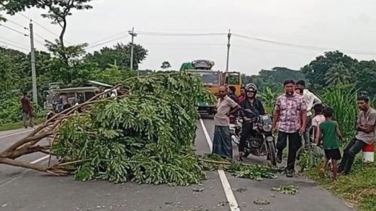 দক্ষিণ-পশ্চিমাঞ্চলের ২১ জেলার যোগাযোগ ব্যবস্থা বন্ধ!