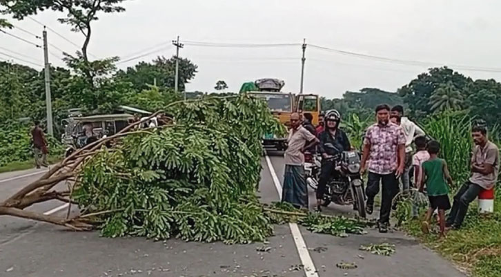 দক্ষিণ-পশ্চিমাঞ্চলের ২১ জেলার যোগাযোগ ব্যবস্থা বন্ধ!