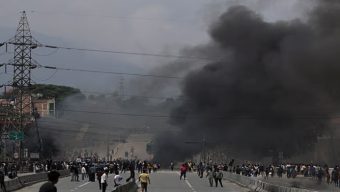 কাঠমান্ডুতে কারফিউ ভেঙে রাস্তায় আন্দোলনকারীরা