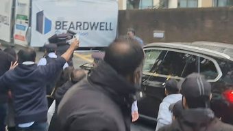 লন্ডনে উপদেষ্টা মাহফুজ আলমের ওপর হামলার চেষ্টা আওয়ামী লীগের