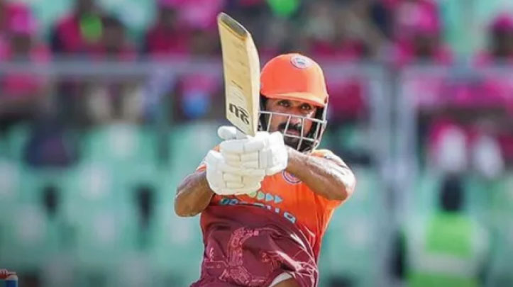 টি-টোয়েন্টি লিগে অনন্য ইতিহাস গড়লেন সালমান নিজার