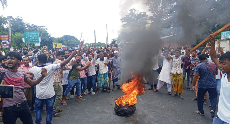 ফরিদপুরে ভাঙ্গার পরিস্থিতি উত্তাল, পুলিশের সঙ্গে চলছে ধাওয়া পাল্টা ধাওয়া