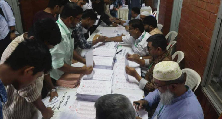 ফলাফলের অপেক্ষায় ডাকসু