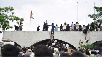 উত্তাল নেপাল, পার্লামেন্টে ঢুকে পড়েছে জনতা