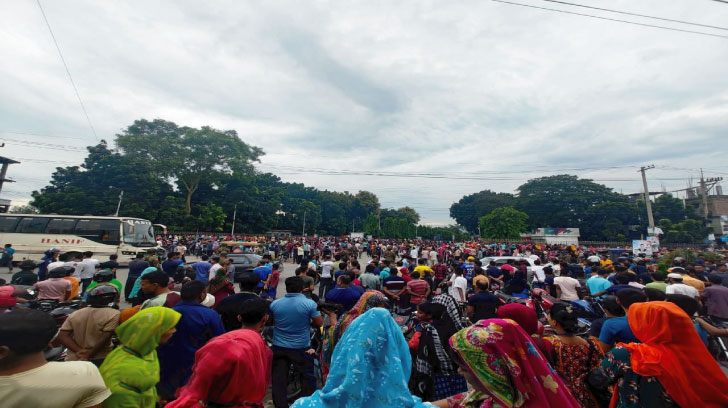 পুলিশের সঙ্গে ব্যাপক সংঘর্ষে শ্রমিক নিহত